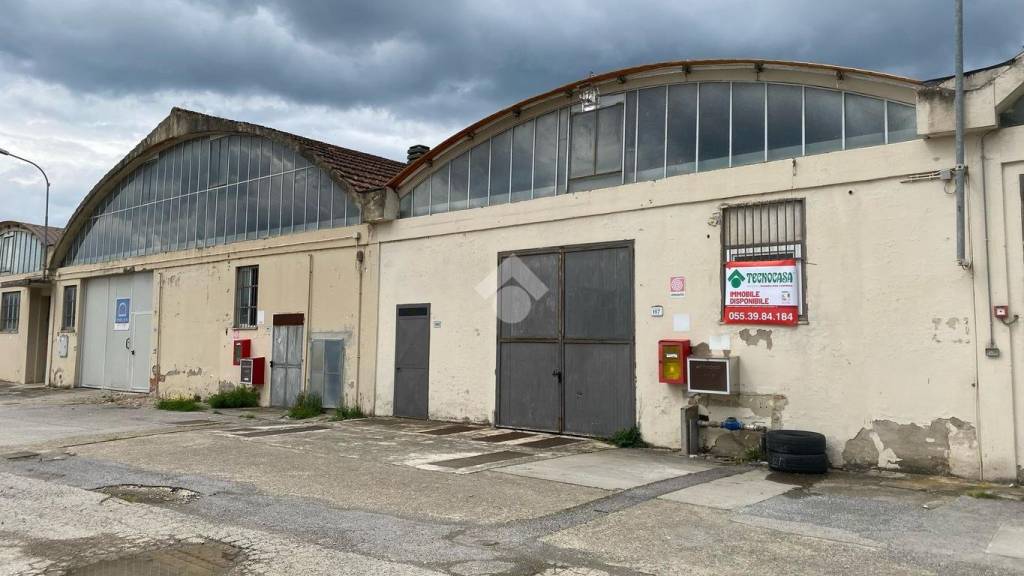 locale commerciale in vendita a Terranuova Bracciolini