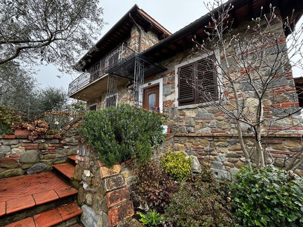 casa indipendente in vendita a Terranuova Bracciolini in zona Montemarciano
