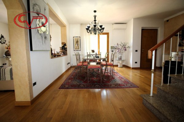 casa indipendente in vendita a Terranuova Bracciolini in zona Ville