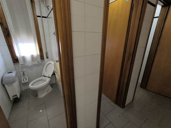 negozio in vendita a Terranuova Bracciolini in zona Cicogna
