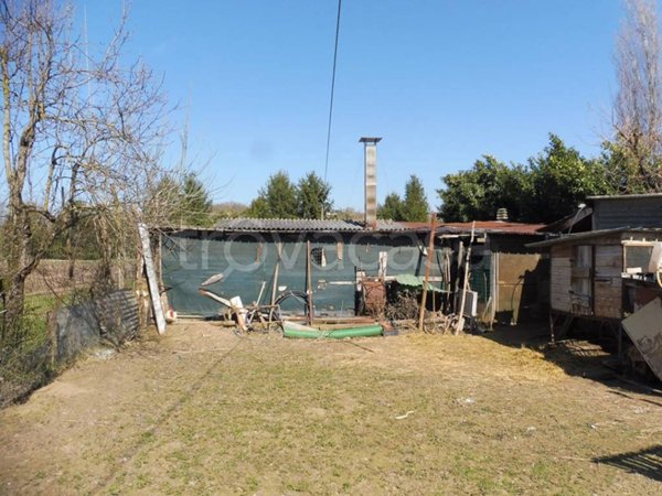 locale commerciale in vendita a Terranuova Bracciolini