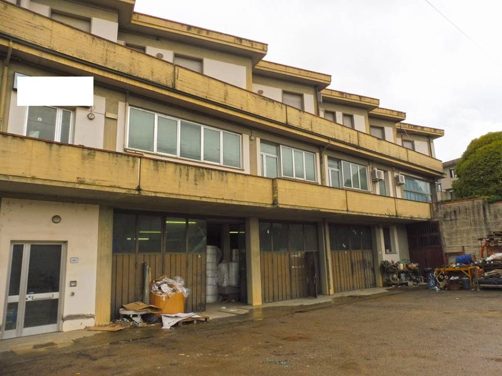 locale commerciale in vendita a Terranuova Bracciolini
