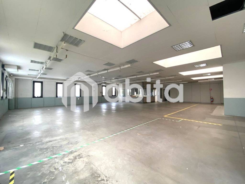 locale commerciale in vendita a Terranuova Bracciolini