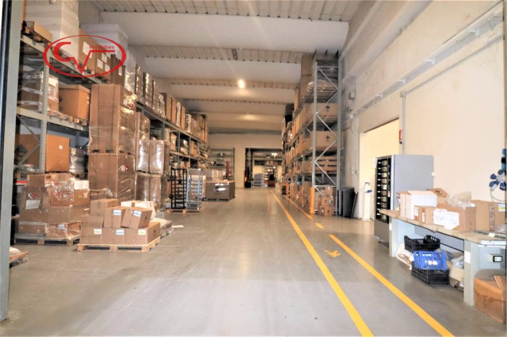 locale commerciale in vendita a Terranuova Bracciolini in zona Penna