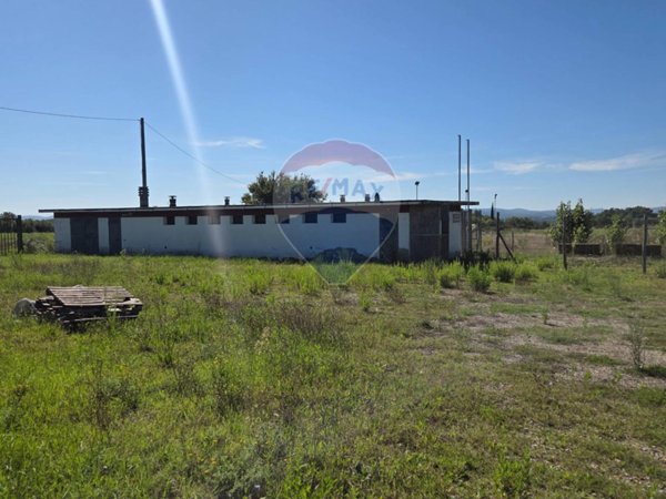 locale di sgombero in vendita a Terranuova Bracciolini in zona Traiana