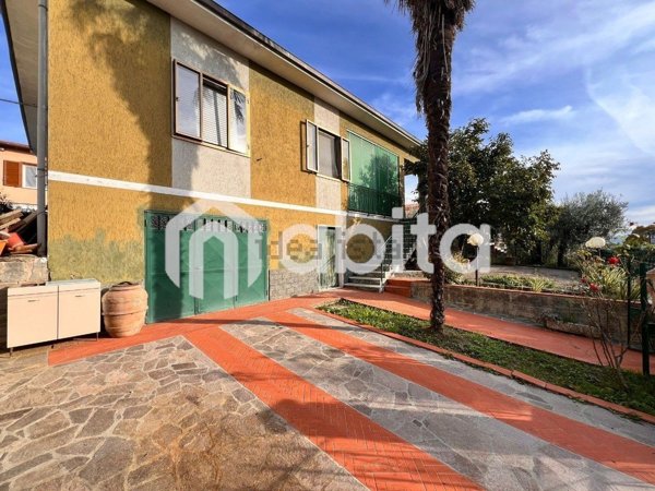 casa indipendente in vendita a Terranuova Bracciolini in zona Montemarciano