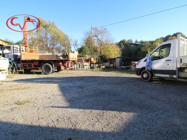 locale commerciale in vendita a Terranuova Bracciolini