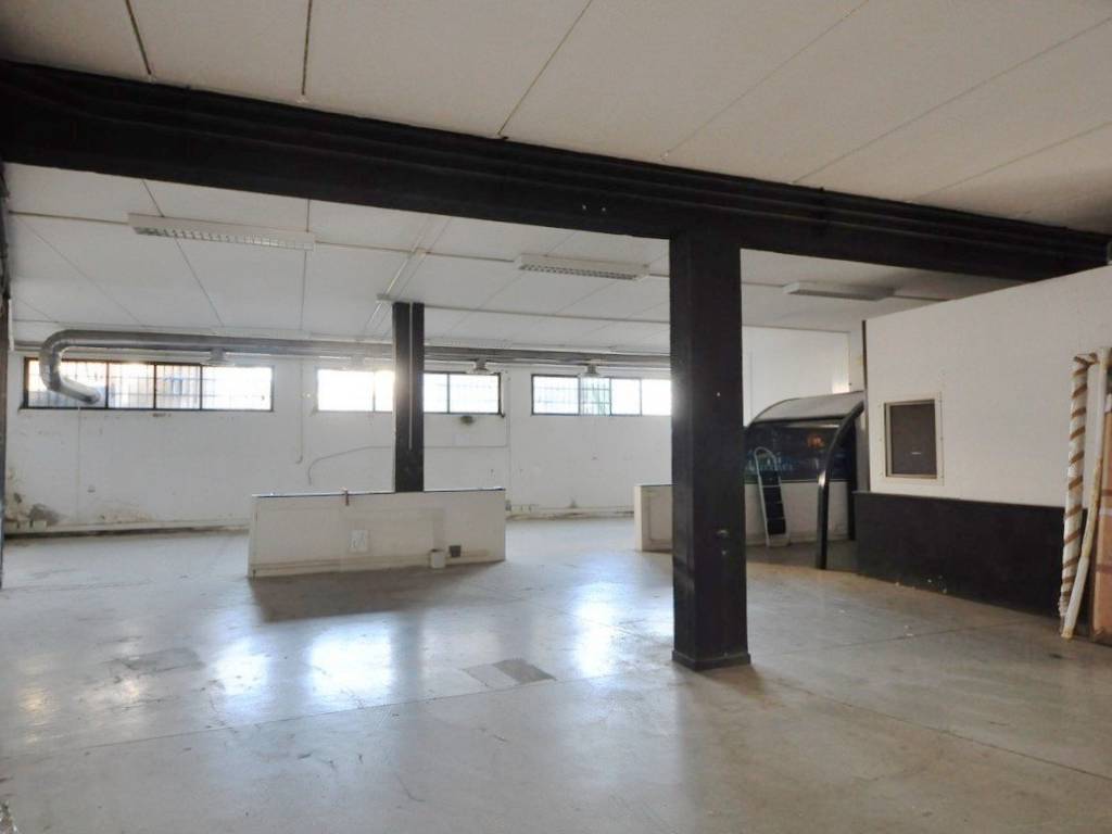 locale commerciale in vendita a Terranuova Bracciolini