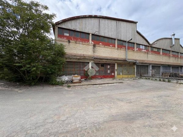 negozio in vendita a Terranuova Bracciolini in zona Penna