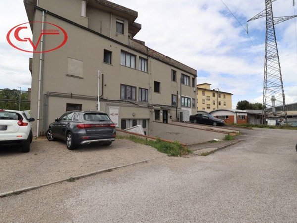 locale commerciale in vendita a Terranuova Bracciolini