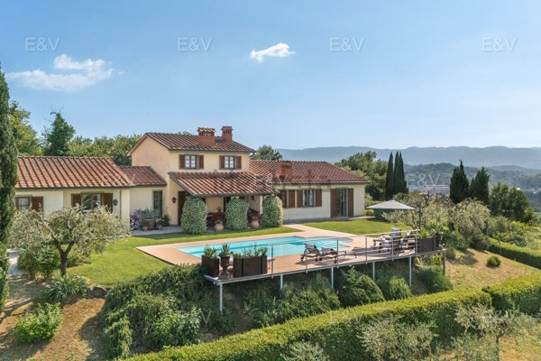 casa indipendente a Terranuova Bracciolini in zona Castiglione Ubertini