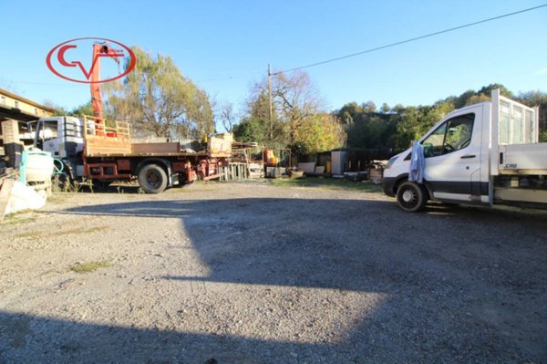 locale commerciale in vendita a Terranuova Bracciolini