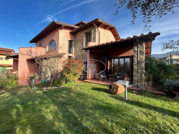negozio in vendita a Castelfranco Piandiscò