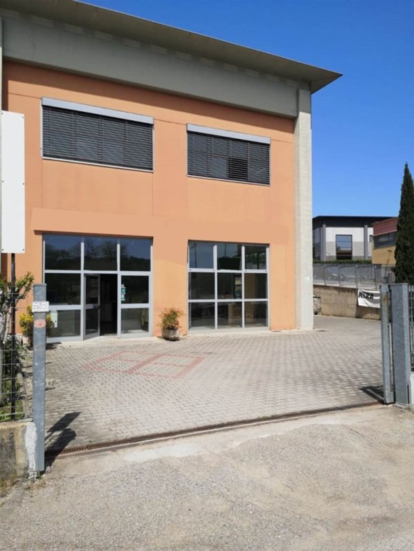 negozio in vendita a Castelfranco Piandiscò in zona Faella