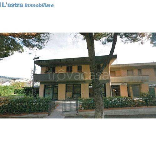 negozio in vendita a Castelfranco Piandiscò in zona Pian di Sco