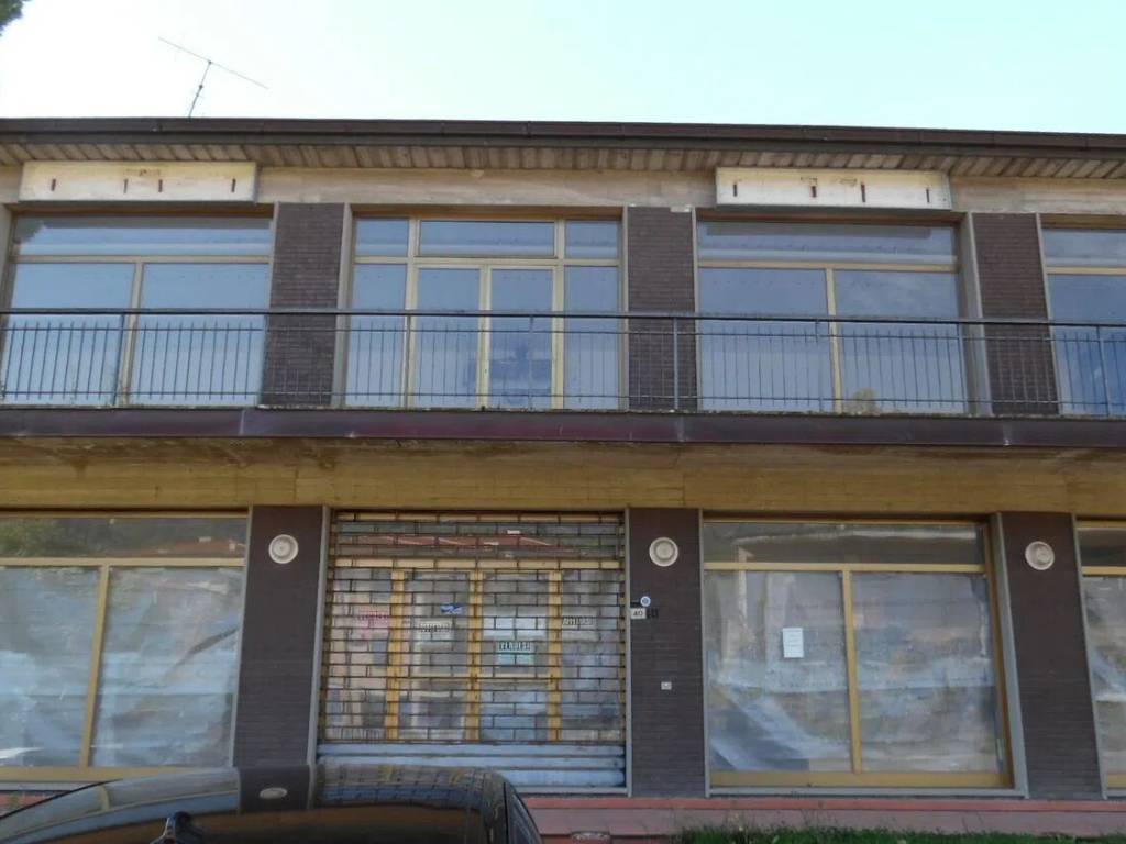 locale commerciale a Castelfranco Piandiscò in zona Castelfranco di Sopra