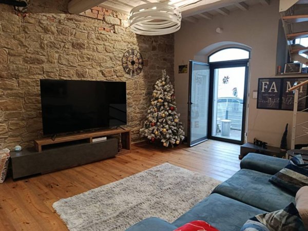 intera palazzina in vendita a Castelfranco Piandiscò