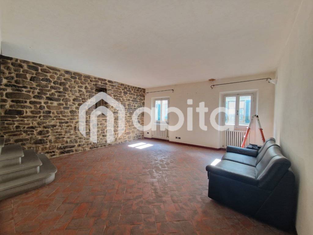 casa indipendente a Castelfranco Piandiscò in zona Castelfranco di Sopra