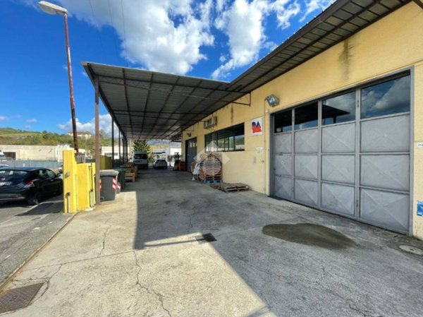 locale commerciale in vendita a Castelfranco Piandiscò