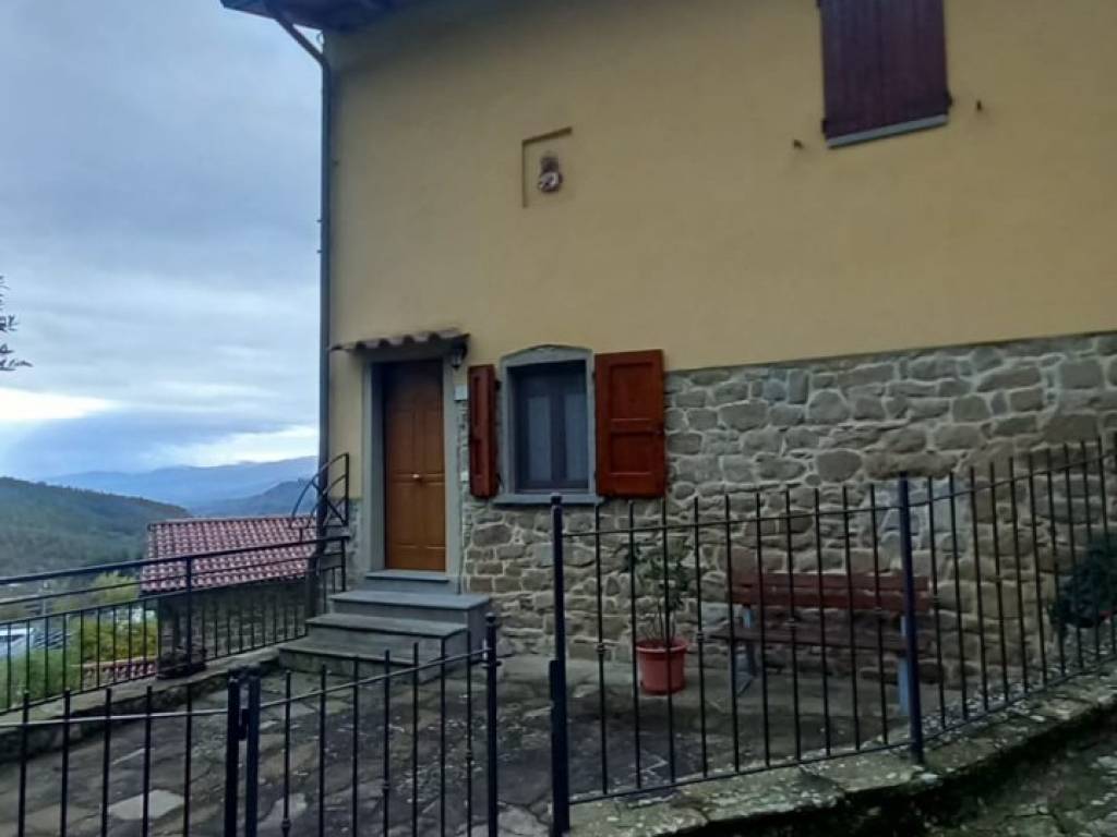 casa indipendente in vendita a Pratovecchio Stia in zona Papiano