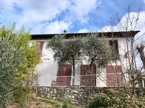casa indipendente in vendita a Pratovecchio Stia in zona Villa
