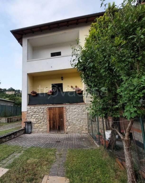 appartamento in vendita a Pratovecchio Stia in zona Pratovecchio