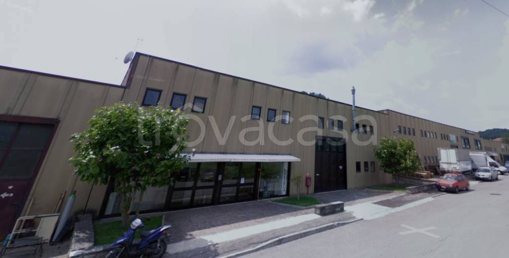 locale commerciale in vendita a Pratovecchio Stia