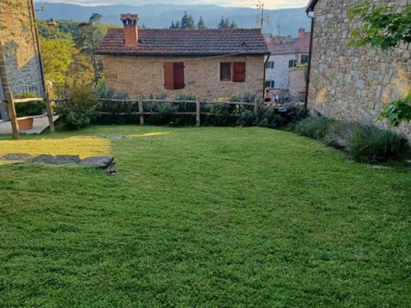 intera palazzina in vendita a Pratovecchio Stia in zona Pratovecchio