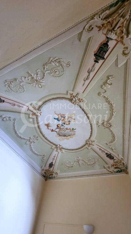 intera palazzina in vendita a Pratovecchio Stia in zona Stia