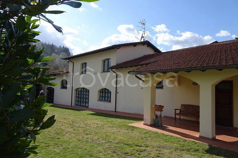casa indipendente in vendita a Pratovecchio Stia in zona Villa