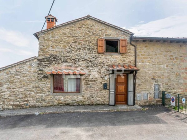 casa indipendente in vendita a Pratovecchio Stia in zona Lonnano