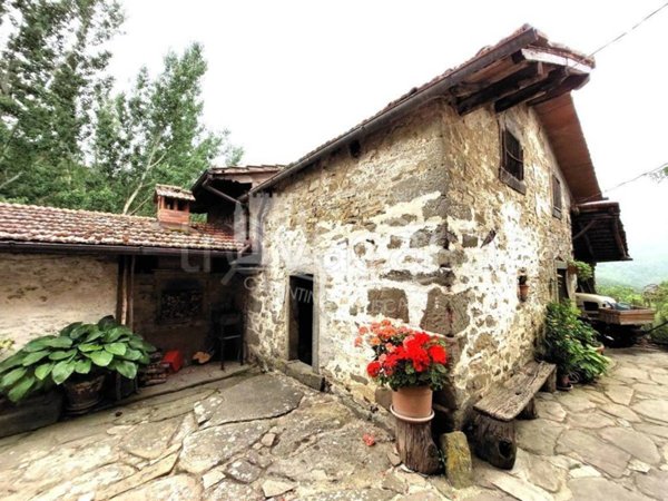 locale commerciale in vendita a Pratovecchio Stia