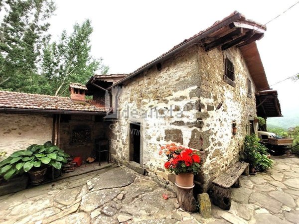 locale di sgombero in vendita a Pratovecchio Stia