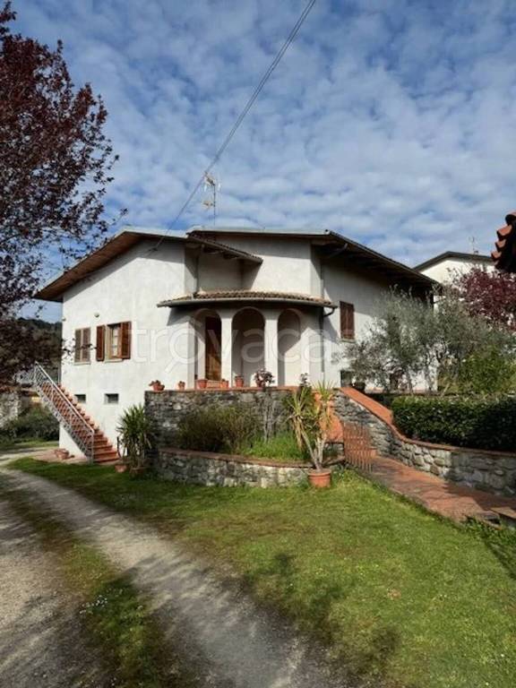 casa indipendente in vendita a Pratovecchio Stia in zona Villa