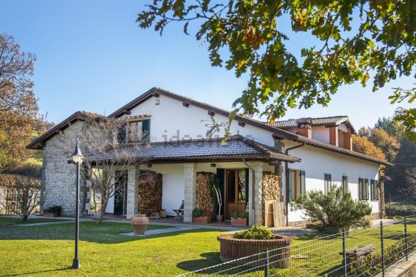 casa indipendente in vendita a Pratovecchio Stia in zona Villa