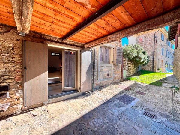 casa indipendente in vendita a Pratovecchio Stia in zona Pratovecchio