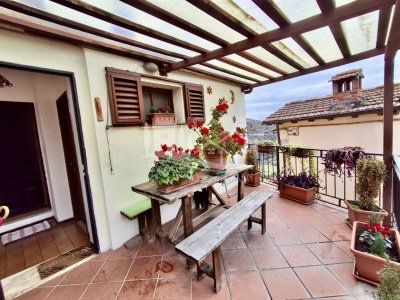 intera palazzina in vendita a Pratovecchio Stia