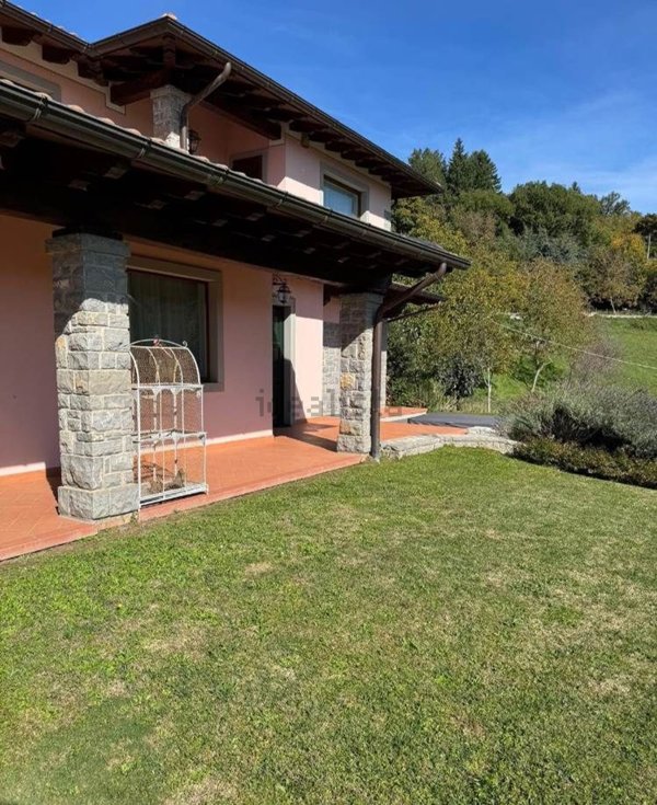 casa indipendente in vendita a Pratovecchio Stia in zona Villa
