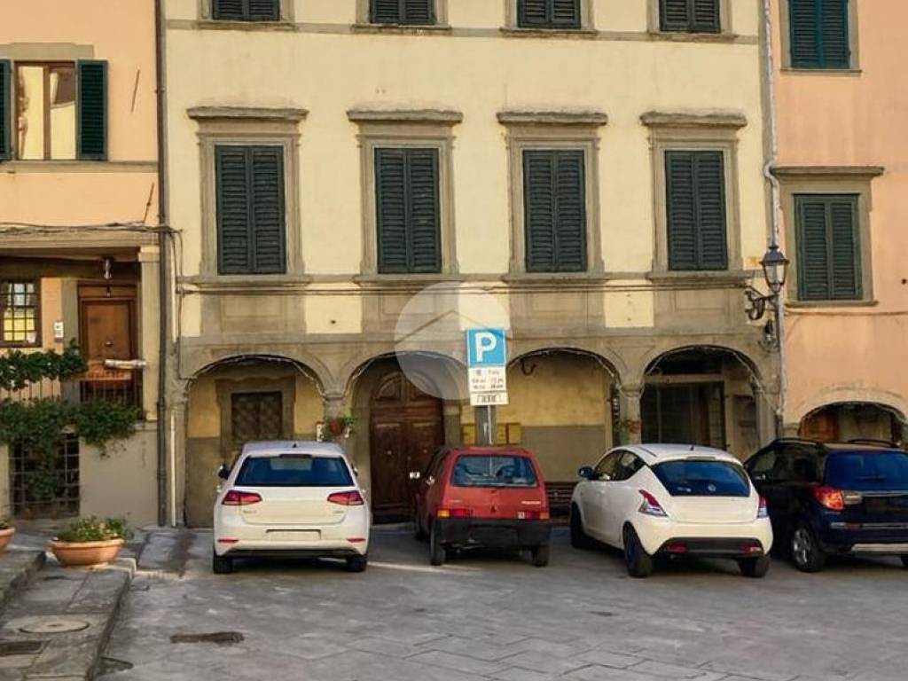 intera palazzina in vendita a Pratovecchio Stia in zona Stia