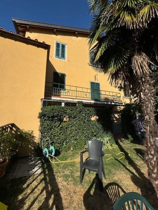 esavano in vendita a Pratovecchio Stia in zona Stia