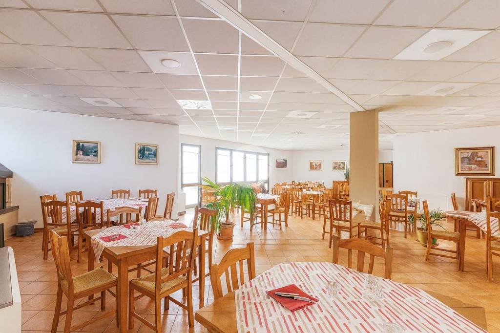 negozio in vendita a Pratovecchio Stia in zona Pratovecchio