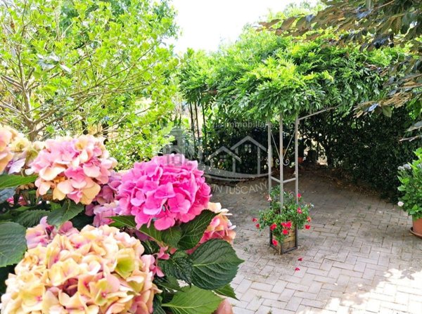casa indipendente in vendita a Pratovecchio Stia in zona Lonnano