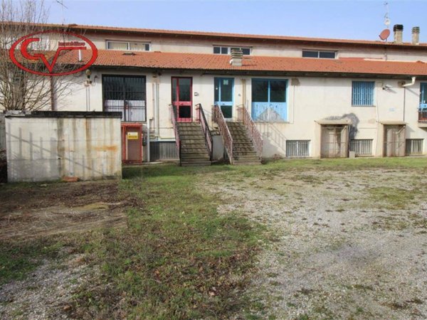 locale commerciale in vendita a Laterina Pergine Valdarno