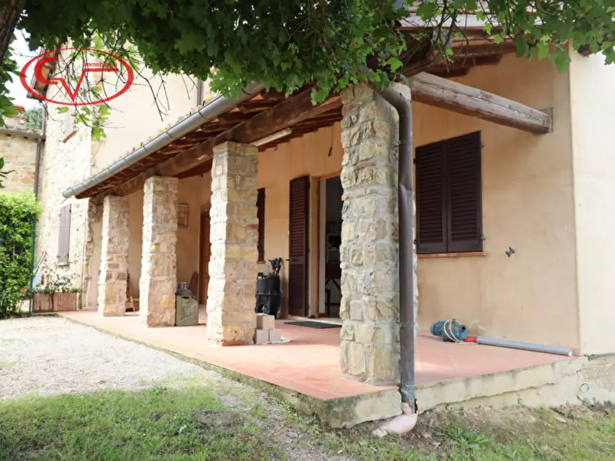 esavano in vendita a Laterina Pergine Valdarno in zona Pergine Valdarno
