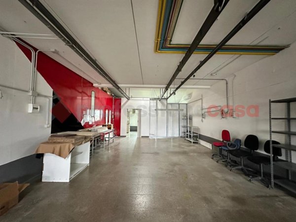negozio in vendita a Laterina Pergine Valdarno in zona Ponticino
