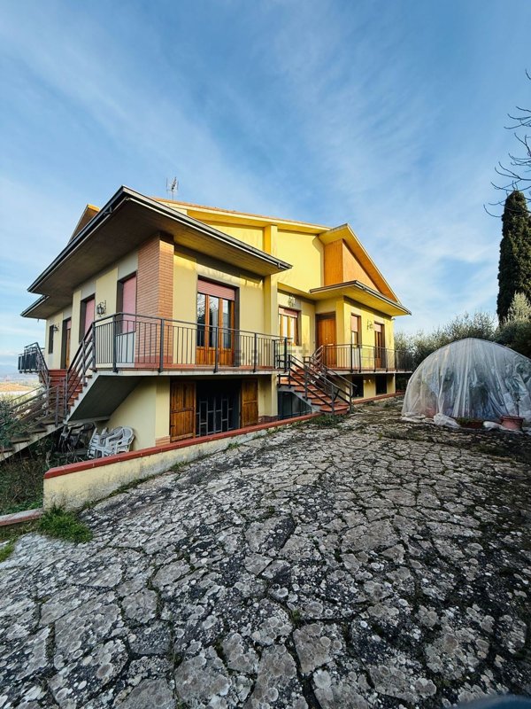 casa indipendente a Laterina Pergine Valdarno in zona Pergine Valdarno