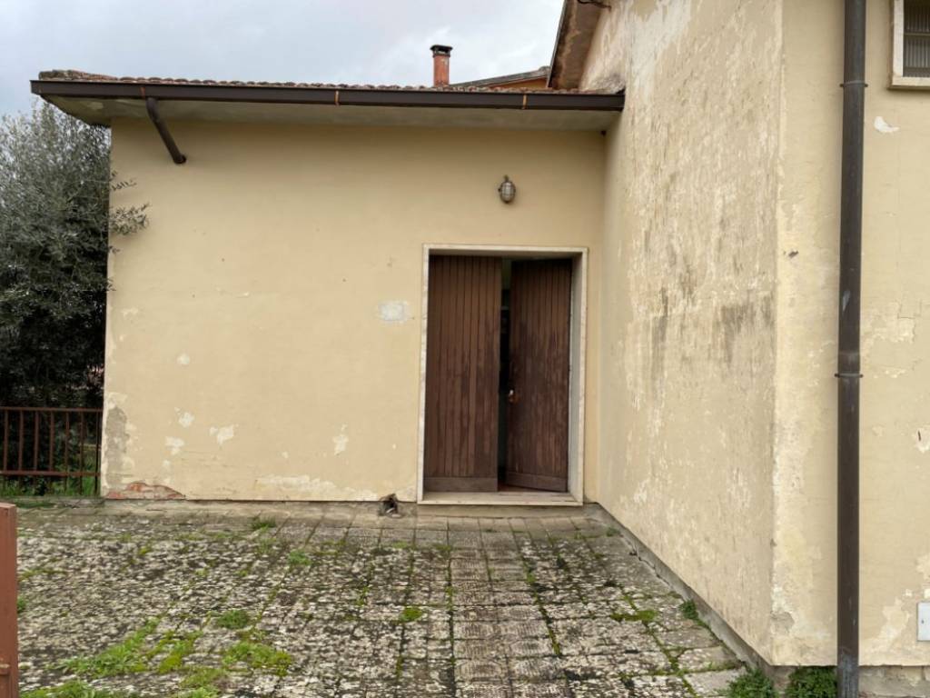 locale commerciale a Laterina Pergine Valdarno in zona Pergine Valdarno