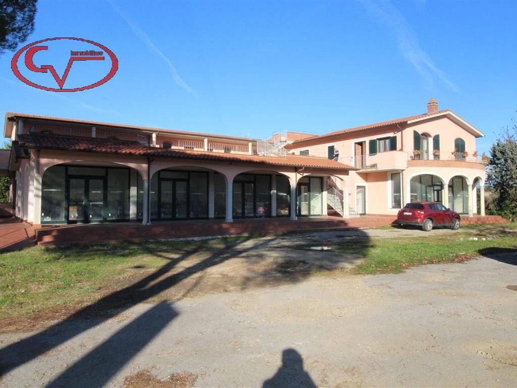 intera palazzina a Laterina Pergine Valdarno in zona Pieve a Presciano