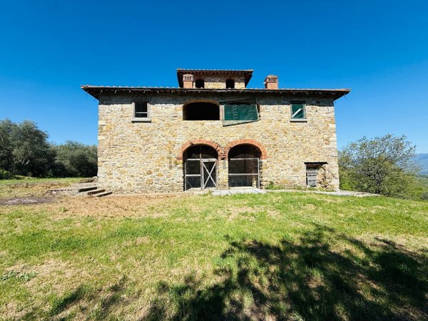 esavano in vendita a Laterina Pergine Valdarno in zona Pergine Valdarno