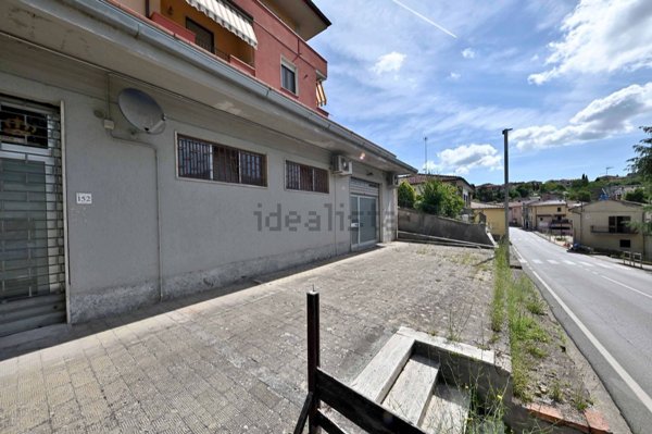 negozio in vendita a Laterina Pergine Valdarno in zona Ponticino